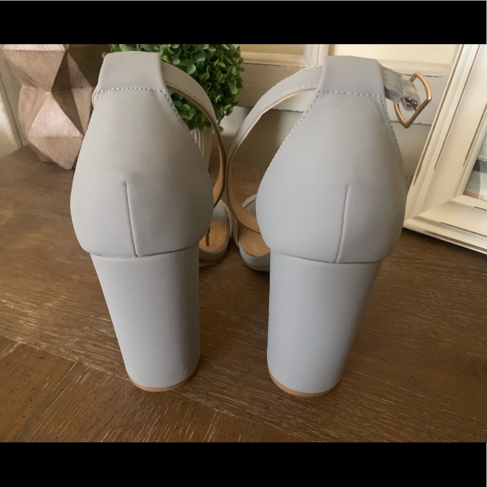 Gray heels - Picture 3 of 4